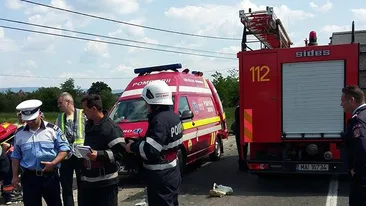 Sfârşit de săptămână însângerat în ţară. Un copil de un an şi tatăl său au murit, pe când mama micuţului care e însărcinată a ajuns la spital în stare critică