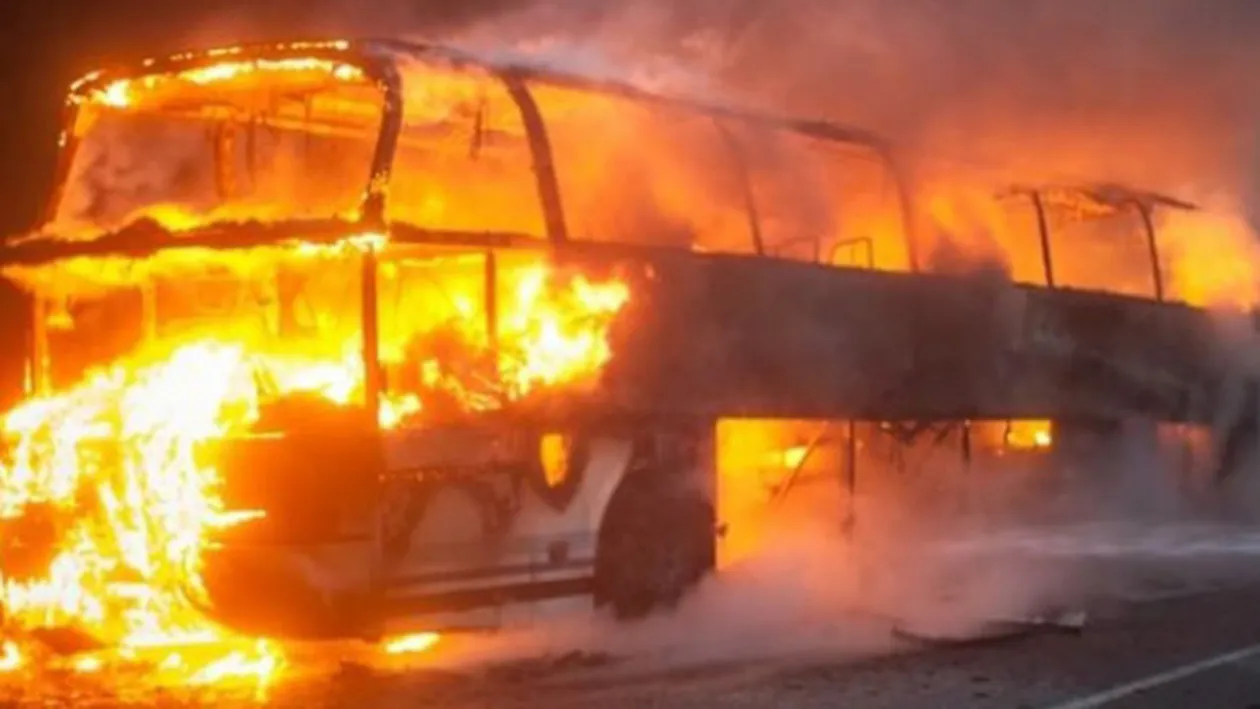 Cel puţin 44 de morţi într-un accident de autobuz produs în sudul Indiei: În prezent sunt deţinuţi pentru a fi interogaţi