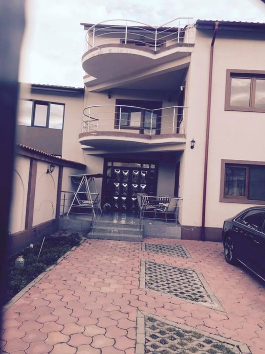 Imagine din casa manelistului (foto wowbiz)