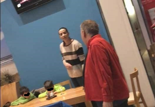 Mădălin Voicu şi-a scos noua familie la mall