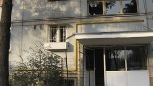Cadavrul unei femei de 57 de ani din Targoviste a fost gasit in scara blocului unde locuia, intr-o balta de sange