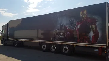 VIDEO EXCLUSIV. Plăteşte şi 30 de mii de euro pentru a personaliza un ”monstru”. El este regele tirurilor! Are cele mai frumoase camioane din România