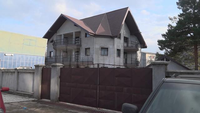 Aşa arată vila în care locuiau minora şi tatăl ei (Sursă foto: Monitorul de Suceava)
