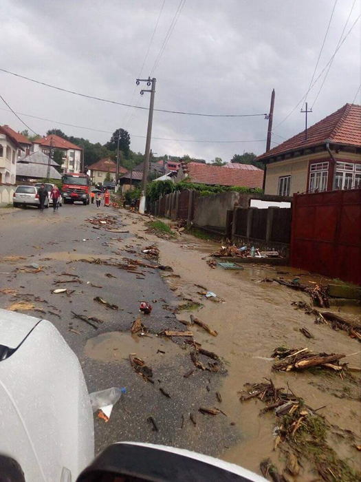 Zeci de gosdpodării din Vaideeni, Vâlcea, au fost inundate