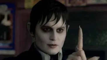 Ultima bomba de la Hollywood! Johnny Depp merge la toaleta insotit de asistentii lui, care il ajuta sa se usureze