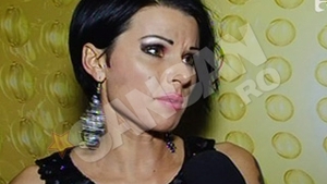 VIDEO Presedinta Partidului Brunetelor, Roxana Marinescu, si-a luat garda de corp! "Ma tem pentru viata mea"