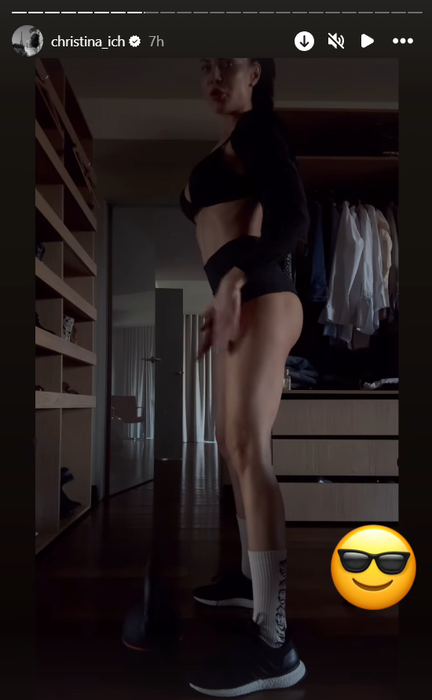 Cristina Ich și-a arătat abdomenul/ Sursa foto: Instagram