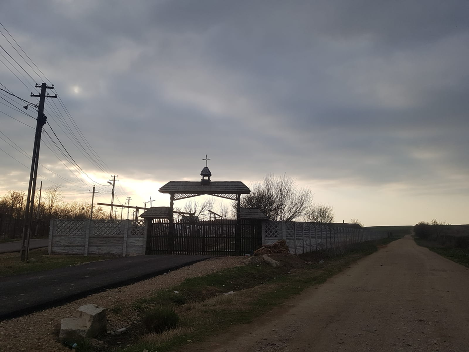 Cimitirul unde Maharu își va dormi somnul de veci