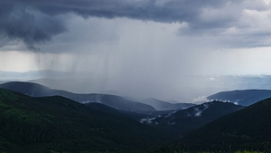 Prognoza meteo azi, 16 aprilie 2026. Vremea se schimbă brusc: furtuni, descărcări electrice și grindină, în timp ce restul țării se încălzește până la 23°C