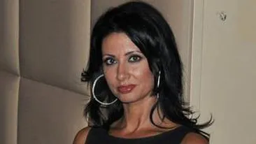 Grasu XXL parcă a compus pentru ea piesa Turbofin! Mama Antoniei rupe cluburile mai rău ca fiica sa! Uite cum s-a îmbrăcat