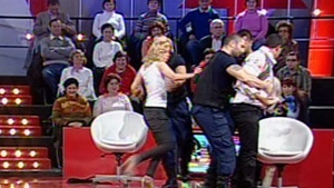 VIDEO Scandal colosal! "Pamela de Romania" a sarit sa-l bata pe Marius Baldovin si a fost luata pe sus de bodyguarzi!