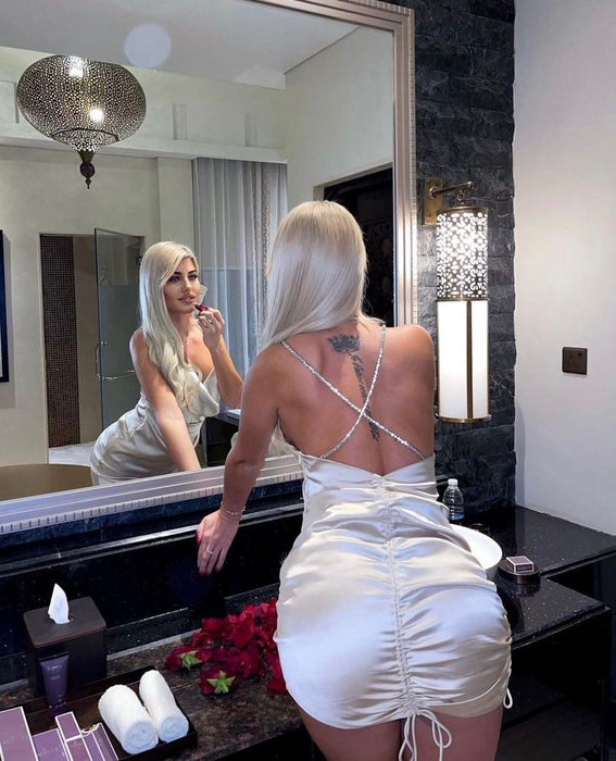 Sylvia Laura a dat peste cap tot Dubaiul! Bomba sexy ”încalecă” bolizii de lux și iahturile milionarilor!