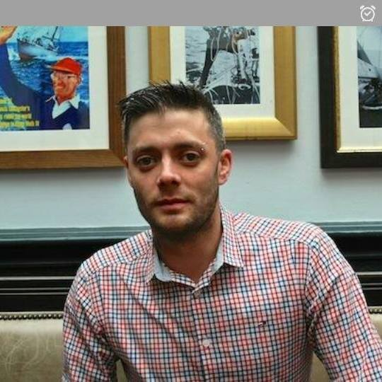 Cum arată şi ce face acum VICTOR SPIRESCU,  primul imigrant care a sosit în Marea Britanie dupa ridicarea restricţiilor de muncă
