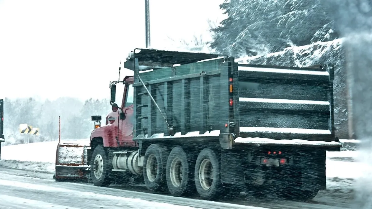 Cum își justifică demersul primarul care a interzis zăpada în satul său: ”Pentru 4 cm?”