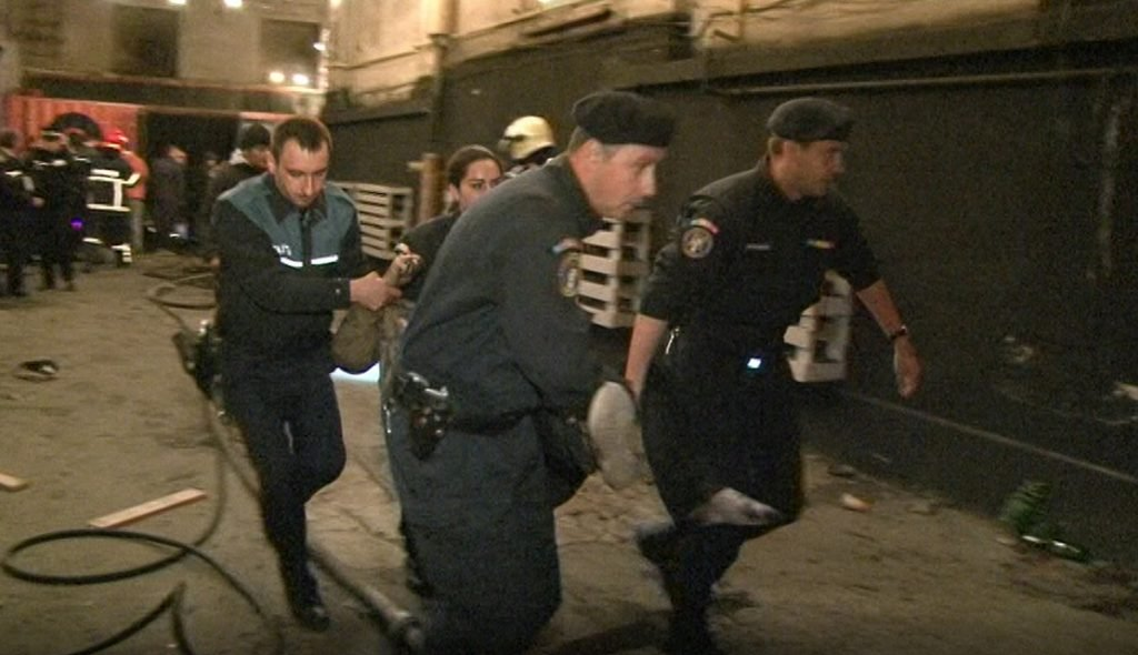 Filmări secrete din timpul incendiului de la Colectiv, făcute publice astăzi, la 4 ani de la tragedie. Ce făcea Adi Despot, imaginile sunt edificatoare