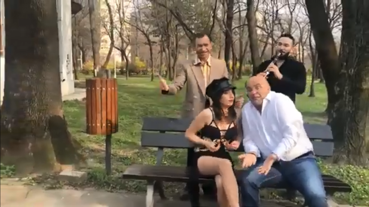 Vulpiţa de la Acces Direct a dat o triplă lovitură! S-a făcut vloggeriţă, vinde haine online şi s-a lansat în muzică! Cum sună prima piesă