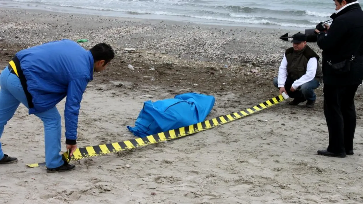 Un bărbat a murit pe litoral. Valurile i-au adus trupul pe plajă, la Năvodari