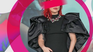 Secrete șocante ies la iveală în showbiz: o cântăreață celebră care i-a cucerit pe români ar putea fi bărbat?!