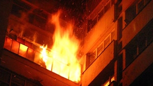 Sapte morti, in urma unui incendiu declansat intr-o cladire de imigranti in Franta