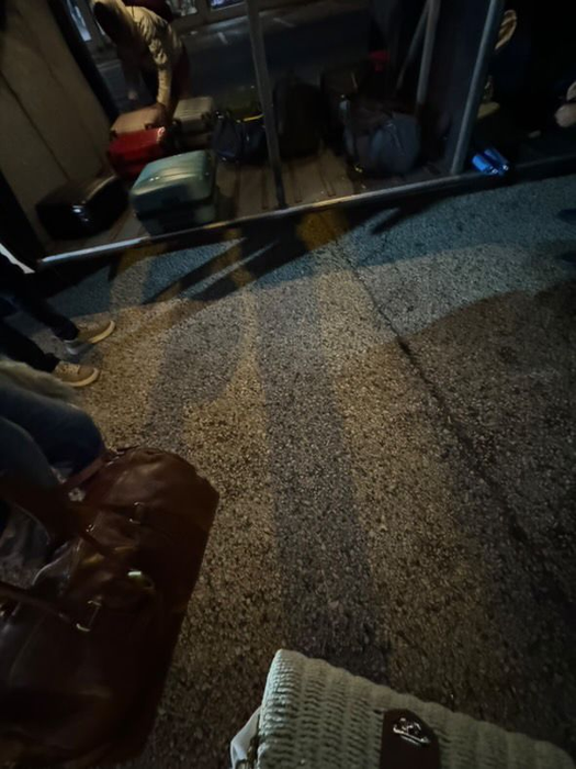 O româncă a avut parte de o vacanță de coșmar! Ce a pățit în Roma, după ce și-a urcat bagajele în autobuz