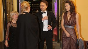 Regizorul momentului s-a dat in stamba intr-un club din Capitala! Calin Netzer a sudat tigarile si a baut whisky pana in zori!