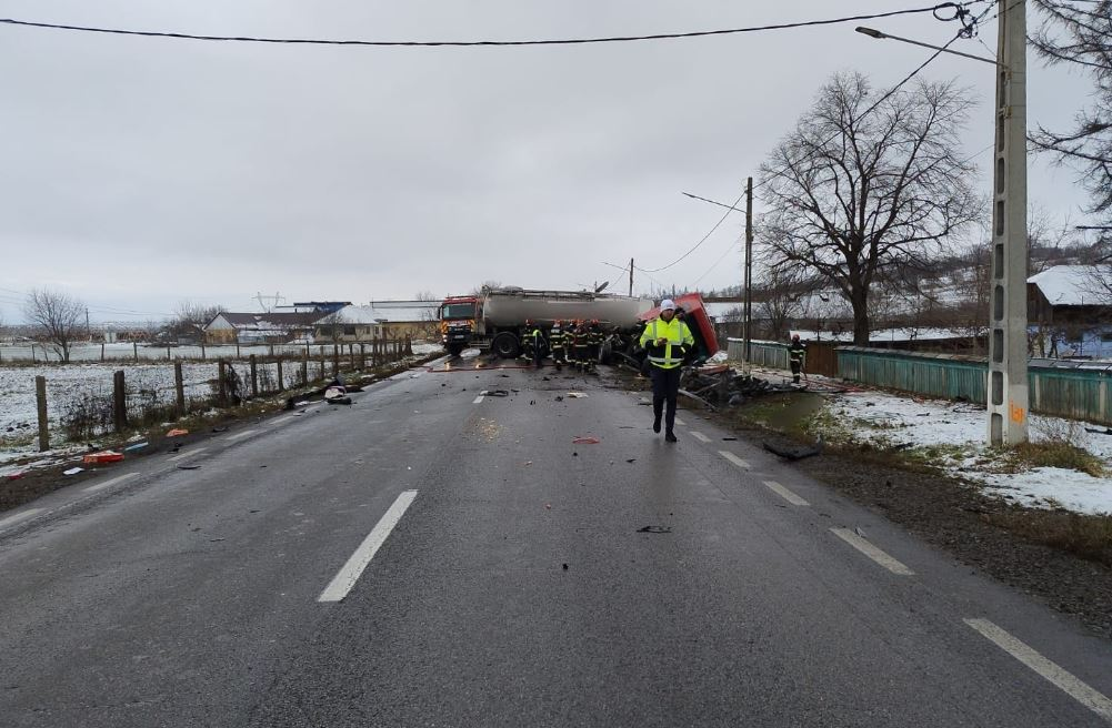 Filmul tragediei de pe E85. Constantin, Teodora și Sofia n-au mai avut nicio șansă, după ce mașina lor a ars ca o torță