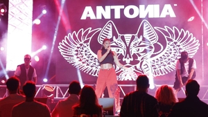 Cum au ajuns Antonia și Alex Velea să cânte pentru un public de doar 13 oameni. Imaginile au fost difuzate de Pro TV