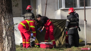 Crimă șocantă la Cluj! O bătrână imobilizată în scaun cu rotile, aruncată de la etajul 10 de propriul nepot! După ce a ucis-o pe femeie, l-a snopit în bătaie pe bunicul lui de 80 de ani