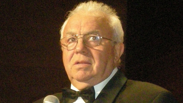 Escrocii care au vrut sa-l “arda” pe Alexandru Arsinel au fost condamnati la inchisoare! Actorul a primit trofeu de la Politie!