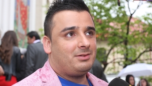 Un sut in fund, un pas inainte! Liviu Mititelu vrea cu orice pret la Eurovision. Asculta aici piesa, ai putea sa juri ca nu e el!