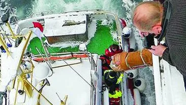 Au scapat-o de pe targa in apa inghetata