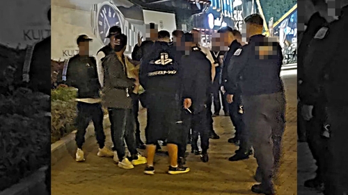 Au adus campioni la kickbox pentru a-i ține în frâu pe răufăcători. IREAL! Un mall din Capitală e terorizat de interlopi care cer taxe de protecție oamenilor de rând!