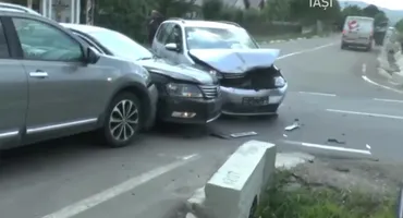 Un reporter TVR Iași a fost surprins în timpul unui accident petrecut exact când jurnalistul prezenta intersecția ca fiind una dintre cele mai periculoase