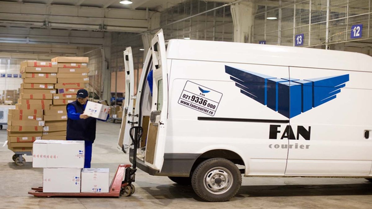 Ce salariu are un curier la Fan Courier. Cât câștigă lunar fără tips-uri