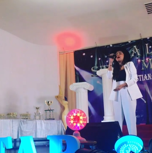 Adriana Simionescu, în pregătiri intense pentru galele LIVE de la Vocea României! Poza scăpată de pe platourile de filmare