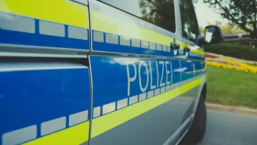 Români plecați la muncă în abatoarele din Olanda, taxați cu chirii exagerate: 320 de euro pentru un pat