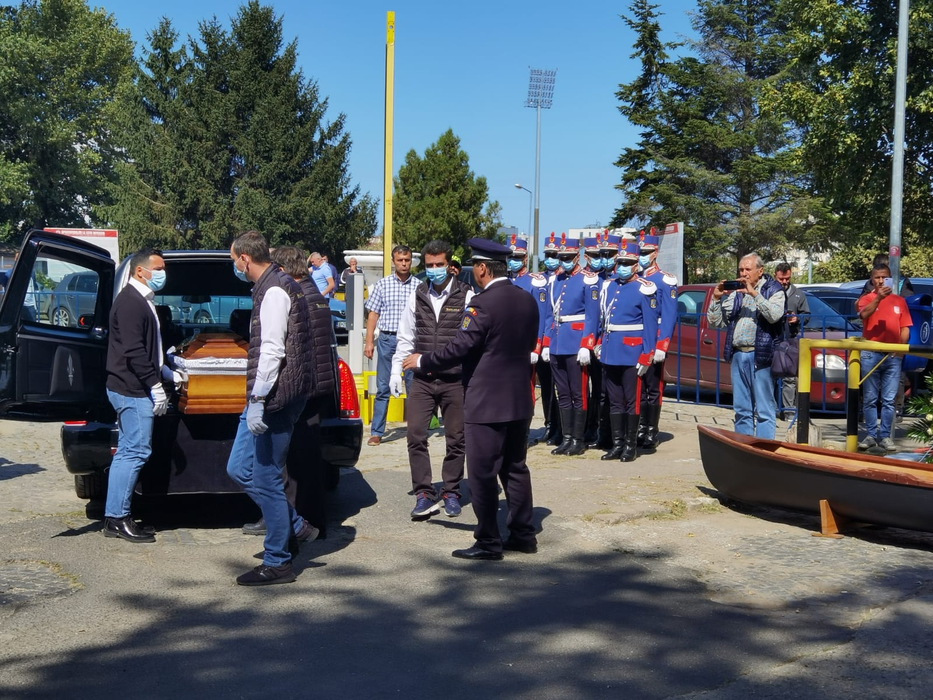 Ivan Patzaichin, depus azi la Clubul Dinamo. Marele canoist, condus pe ultimul drum cu onoruri militare