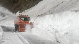 Când se deschide Transfăgărășan în 2026. Autoritățile au început deja deszăpezirea „celui mai frumos drum din lume”