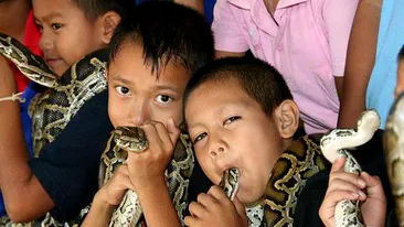 IMAGINI SOCANTE! Verdict dur dat de medici. O fetita este jumatate om si jumatate reptila