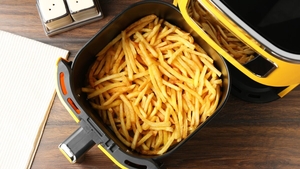 Greșeala pe care o faci când gătești cartofi prăjiți la air fryer. Li se schimbă gustul total