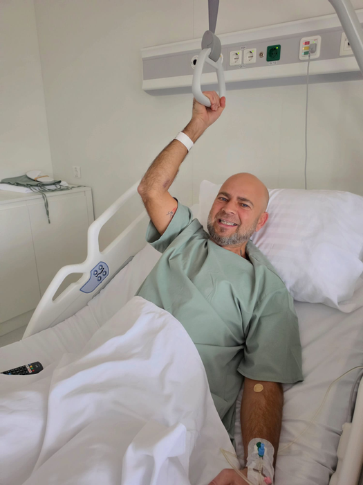 Cosmin Seleși, pe patul de spital. Prezentatorul TV a suferit o intervenție chirurgicală