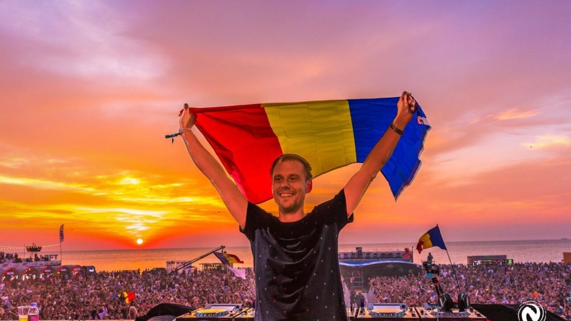 ”Ready To Rave”, cadoul de Crăciun al lui Armin van Buuren pentru fanii din România!