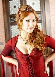 Meryem Uzerli este una dintre cele mai apreciate actriţe, cunoscând un succes răsunator în întreaga lume după ce a jucat rolul sultanei Hurrem din serialul fenomen “Suleyman Magnificul”
