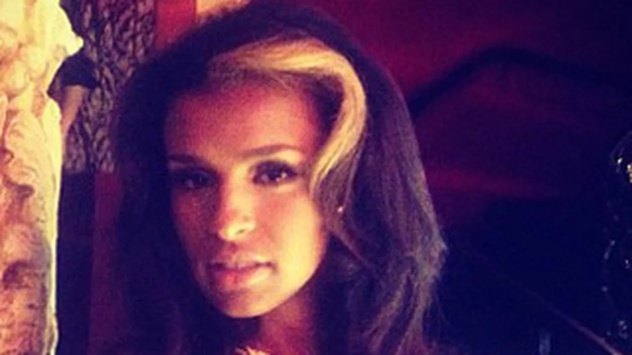 Cantareata Melody, de la Pussycat Dolls, aparitie de senzatie la petrecerea Elle! A venit cu o rochie complet transparenta prin care s-a vazut tot!