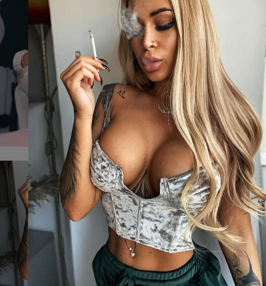 Focoase & tunate, de pe Instagram adunate! Imagini incendiare cu Andreea, ”pisicuța” tatuată care adoră să fie pozată în slipi minusculi