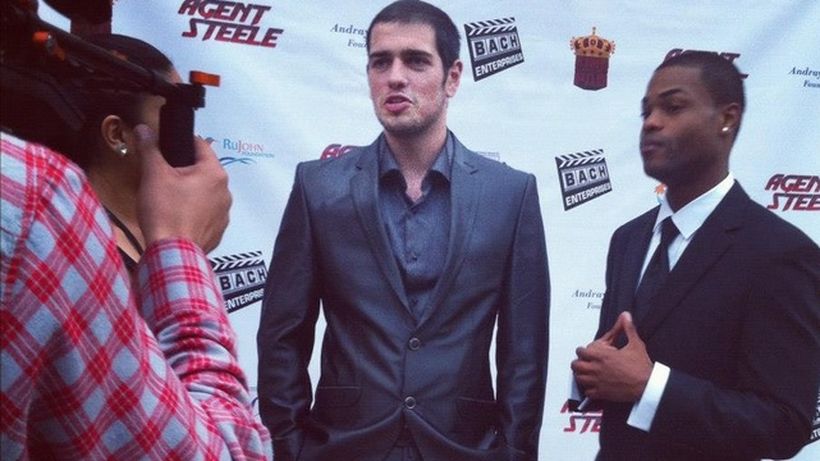 Povestea fabuloasa a romantului care a castigat la YouTube Music Awards si lucreaza cu Inna si Loredana!