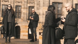 Actorul român din Wednesday, care a cucerit o lume întreagă, s-a logodit! Modul inedit în care Victor Dorobanțu și-a cerut iubita în căsătorie. VIDEO