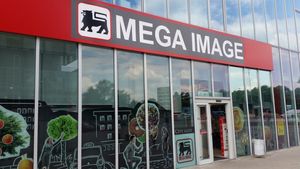 Mesajul apărut în toate magazinele Mega Image din România, după ce s-a instalat starea de urgenţă! Toţi românii trebuie să ştie asta
