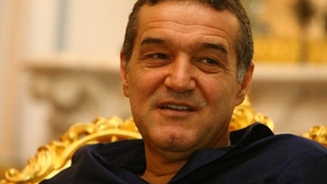 Prima reacţie a lui GIGI BECALI după ce a aflat că VALENTINA PELINEL a născut