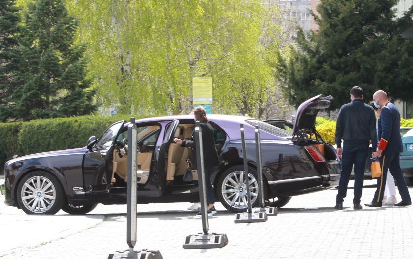 Radu Bud și-a umplut mașina cu pungi de la Louis Vuitton și Rolex